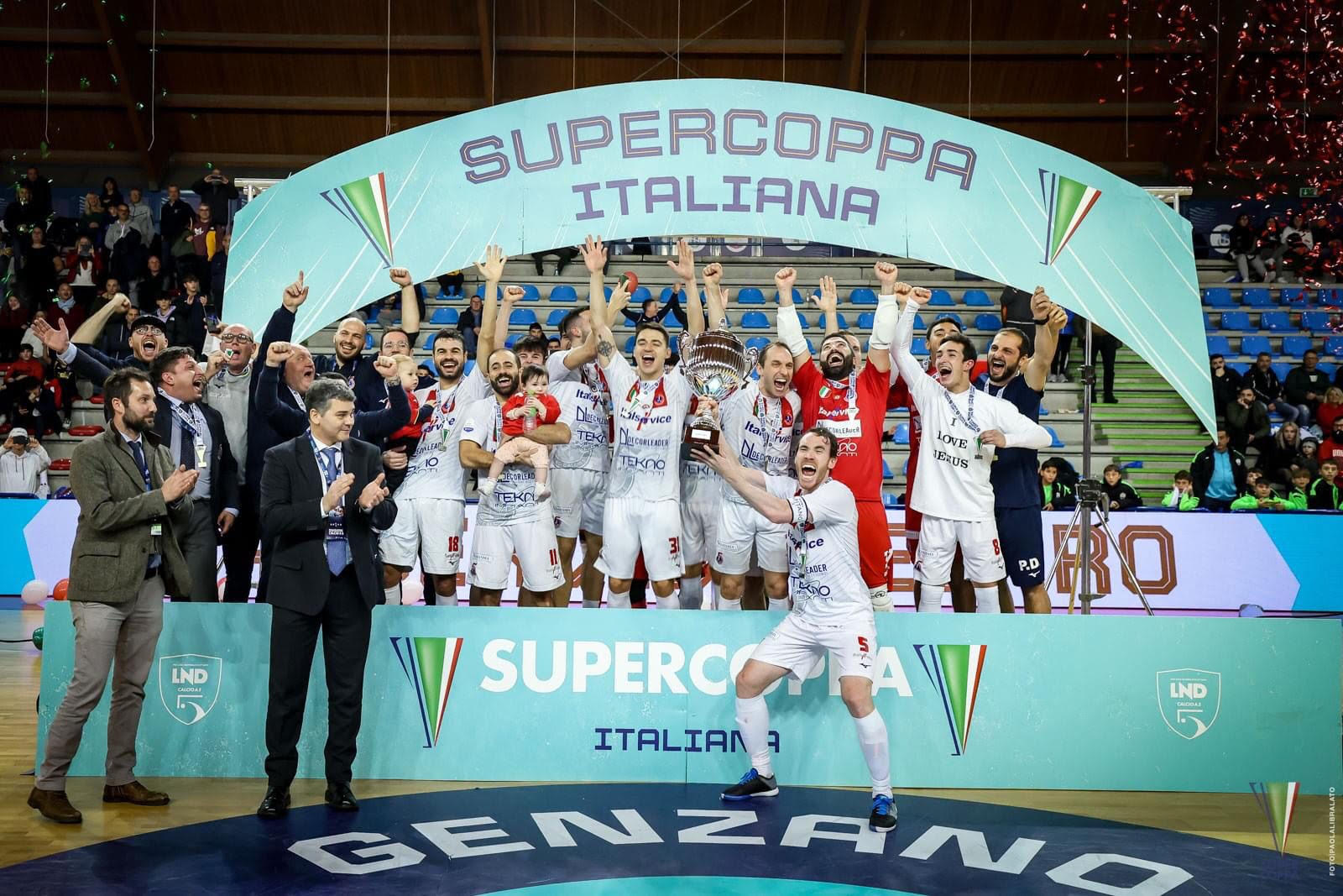 Pesaro E Falconara Festeggiano La Vittoria Della Supercoppa Di Calcio A